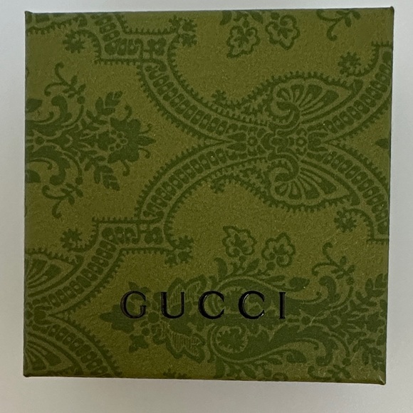 Gucci Gold Logo Heart Earrings - Picture 6 of 6